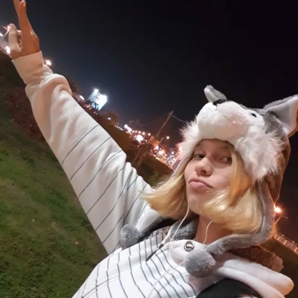 Winter Wolf Hat - Picture 4 of 8